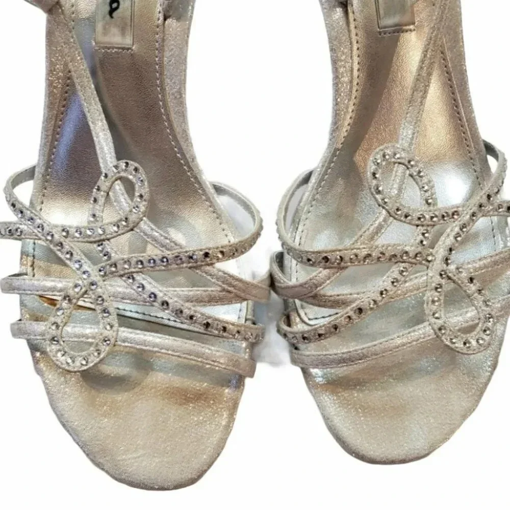 Nina‎ 7.5 silver/ rhinestone metallic strappy heels